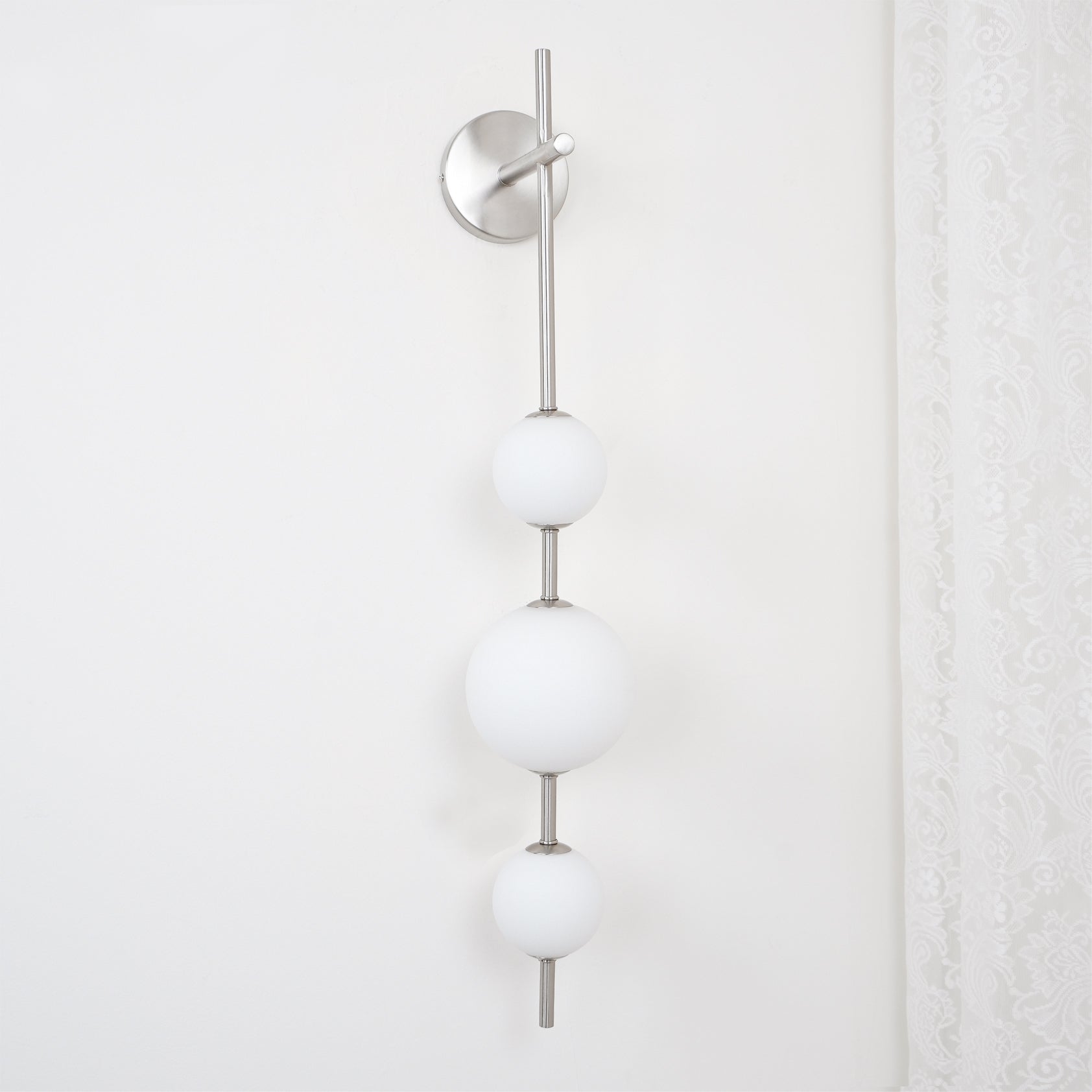 Cerin Vertical Globe Wall Lamp | ventumra