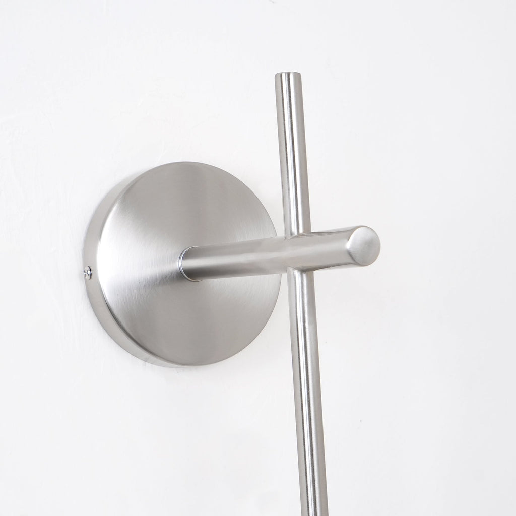 Cerin Vertical Globe Wall Lamp | ventumra