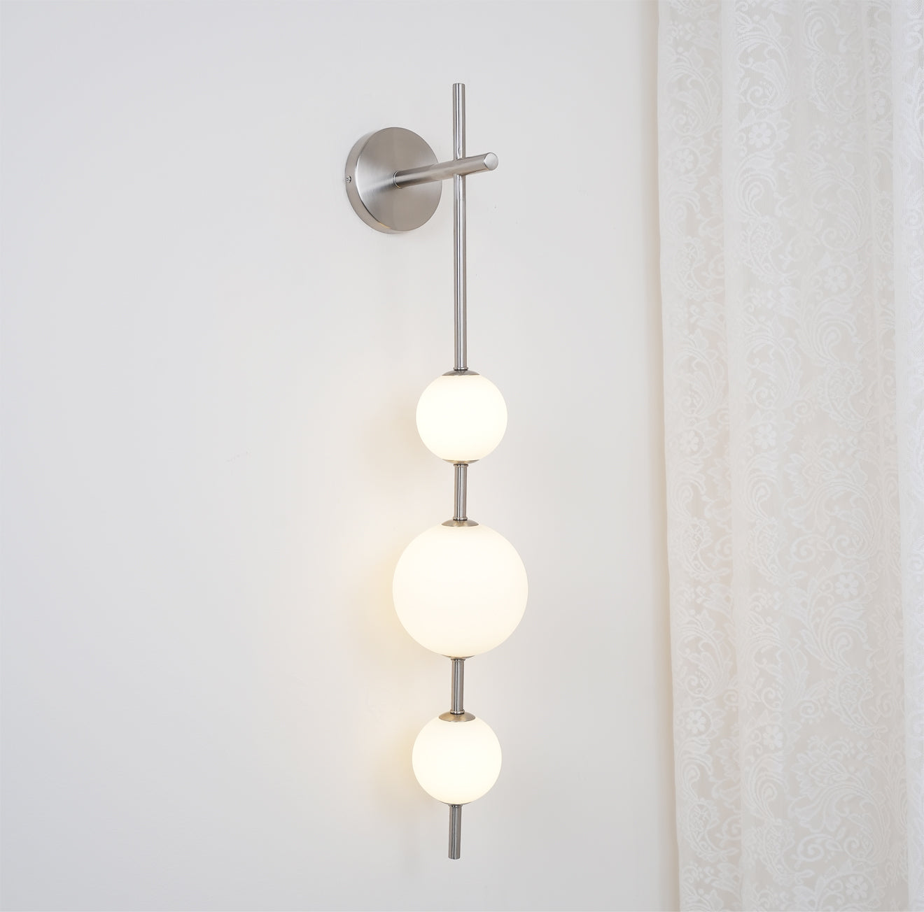 Cerin Vertical Globe Wall Lamp | ventumra