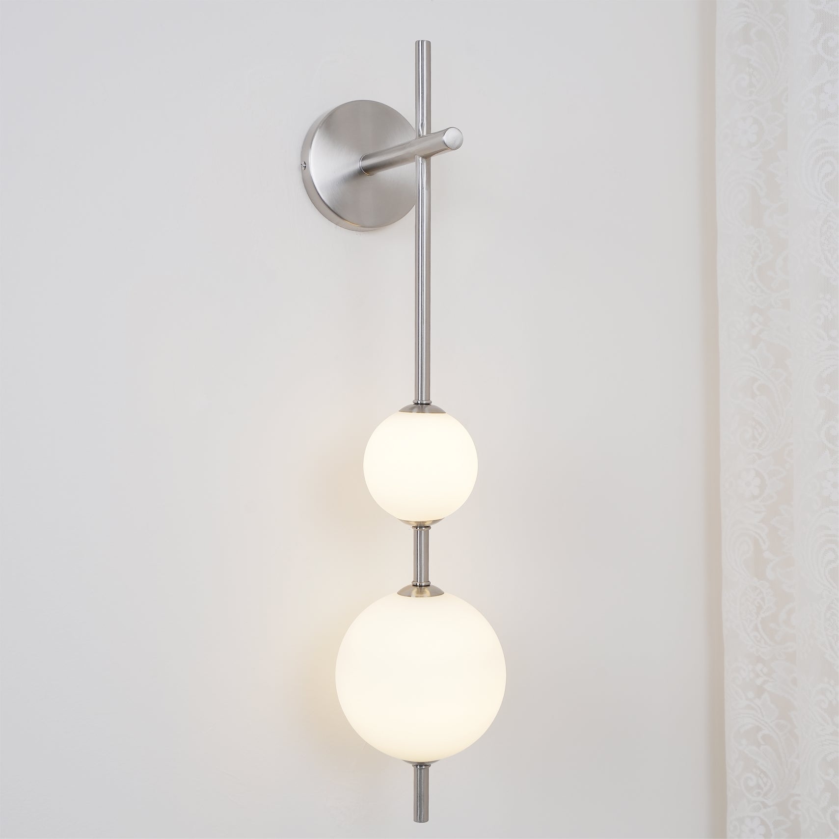 Cerin Vertical Globe Wall Lamp | ventumra