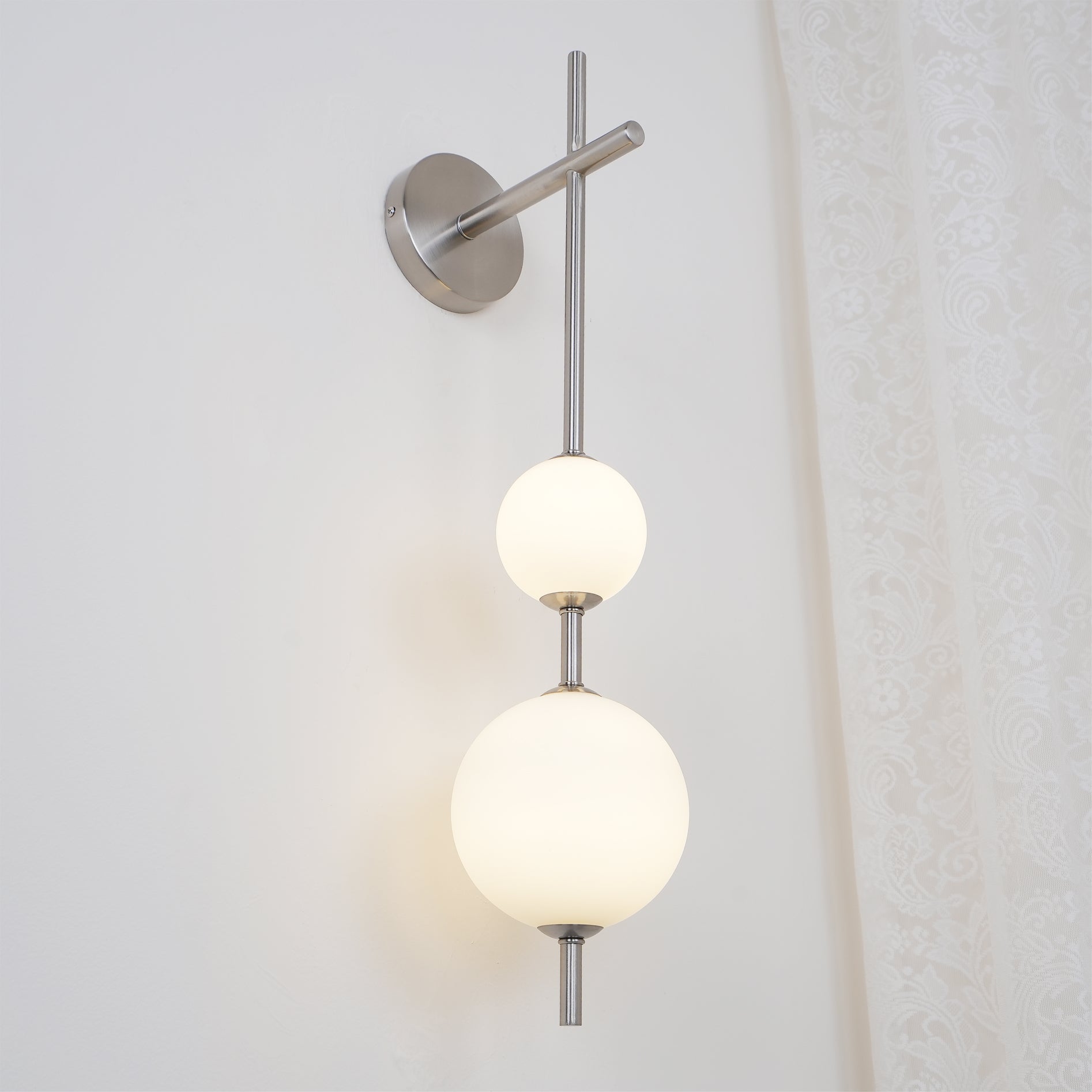 Cerin Vertical Globe Wall Lamp | ventumra