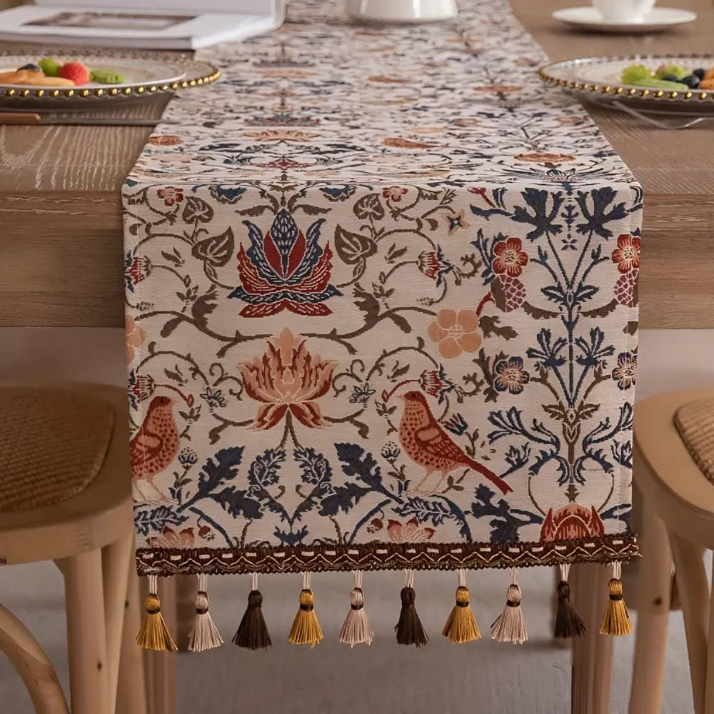 Caminho de mesa Heritage Looms com elegante motivo floral e de pássaros