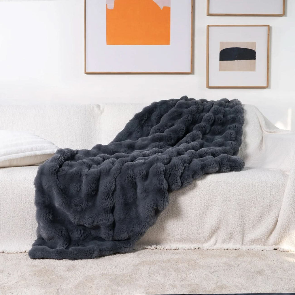 Lekki koc CozyNest — niezwykle miękka konstrukcja dwuwarstwowa