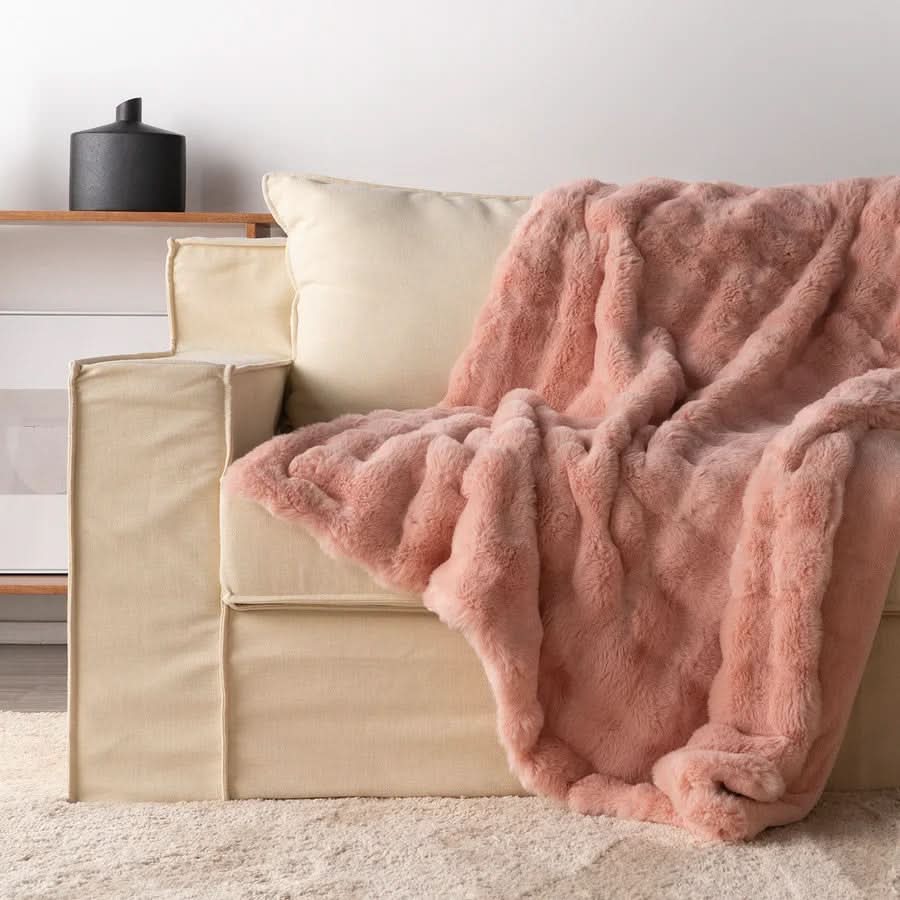 Lekki koc CozyNest — niezwykle miękka konstrukcja dwuwarstwowa