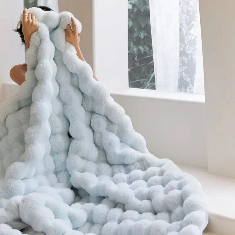 Lekki koc CozyNest — niezwykle miękka konstrukcja dwuwarstwowa