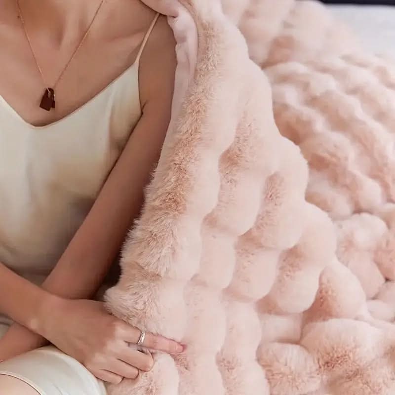 Lekki koc CozyNest — niezwykle miękka konstrukcja dwuwarstwowa