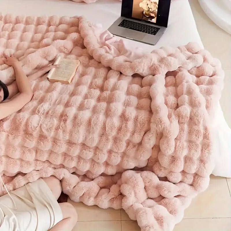 Lekki koc CozyNest — niezwykle miękka konstrukcja dwuwarstwowa