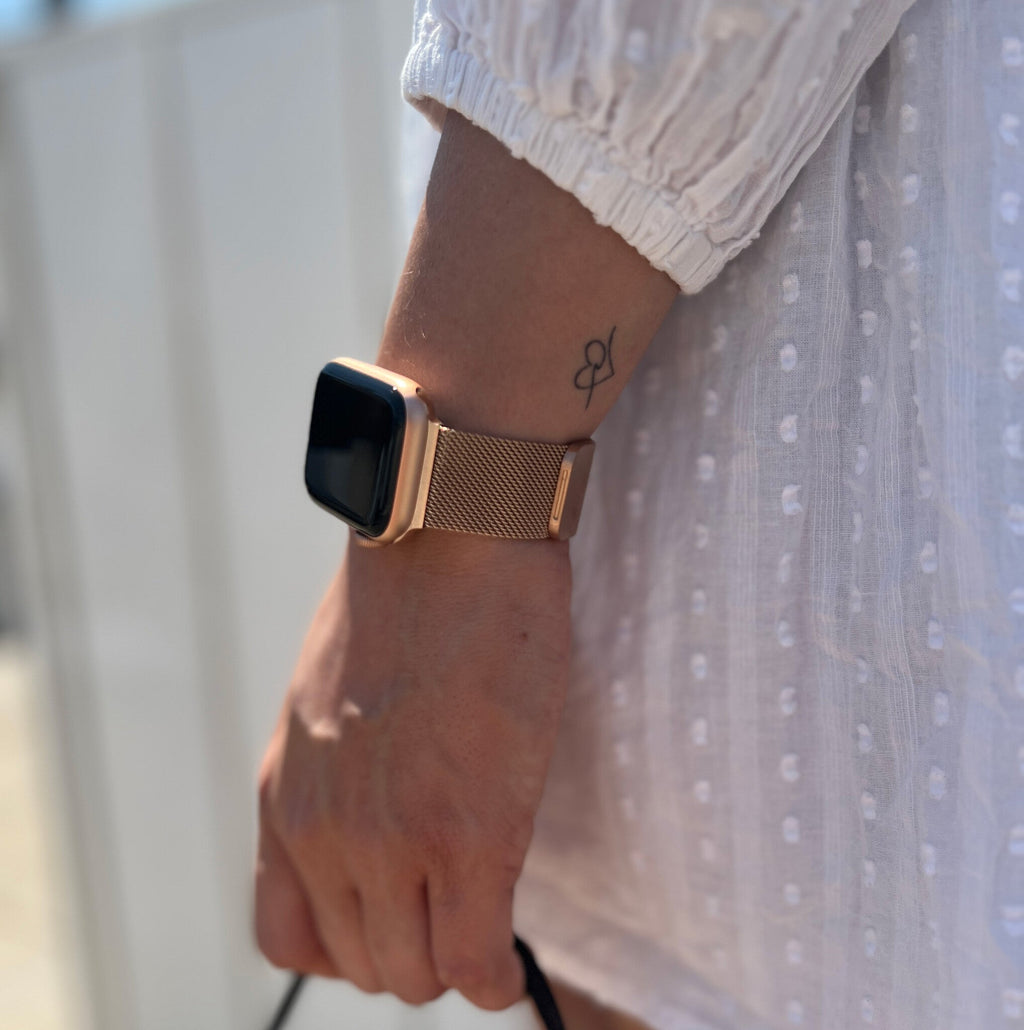 Řemínek Milanese pro Apple Watch v růžovém zlatě s elegantním provedením | Ventumra