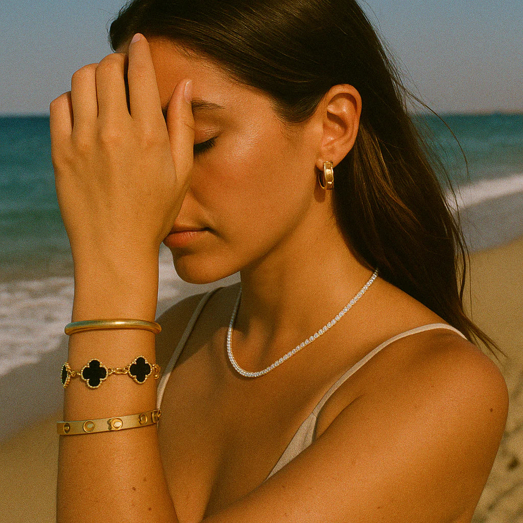 Women's Gold and Black Bracelet — Elegant Lightweight Jewelry