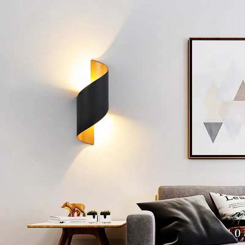 Travin Modern Conch Shape Spiral Outdoor Wall Lamp, Black/White/Gold | ventumra