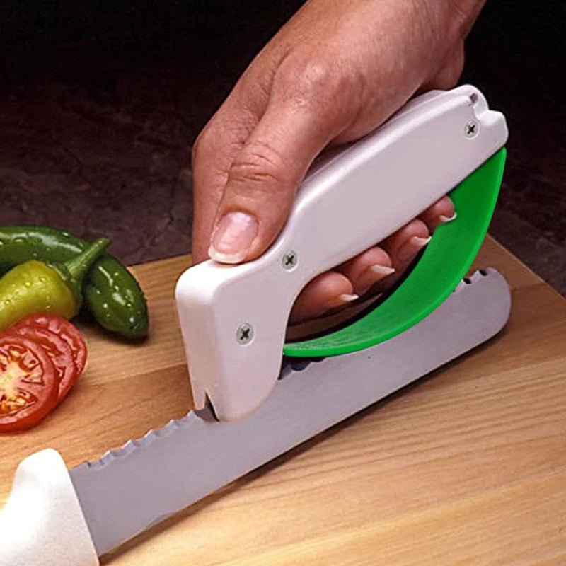 Affilatore per attrezzi da giardino — Cura facile del filo delle cesoie smussate