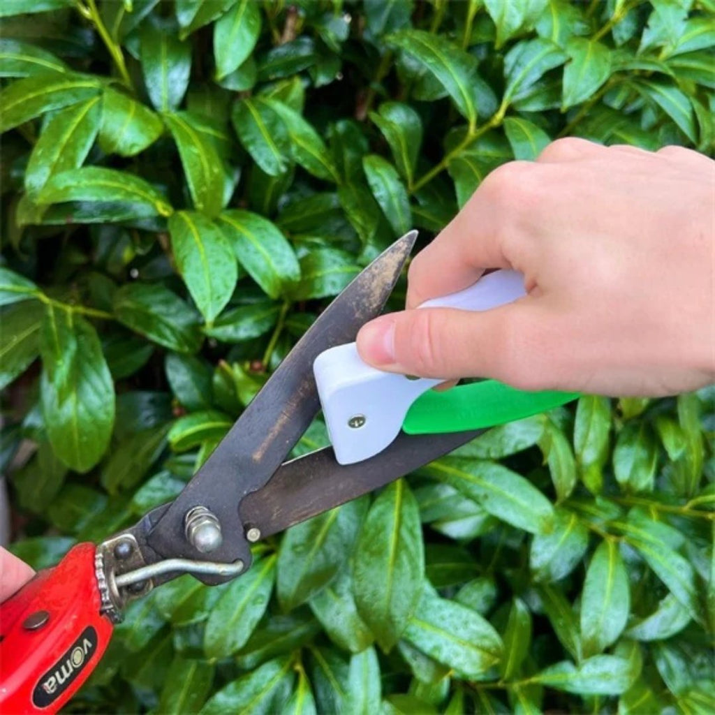 Affilatore per attrezzi da giardino — Cura facile del filo delle cesoie smussate