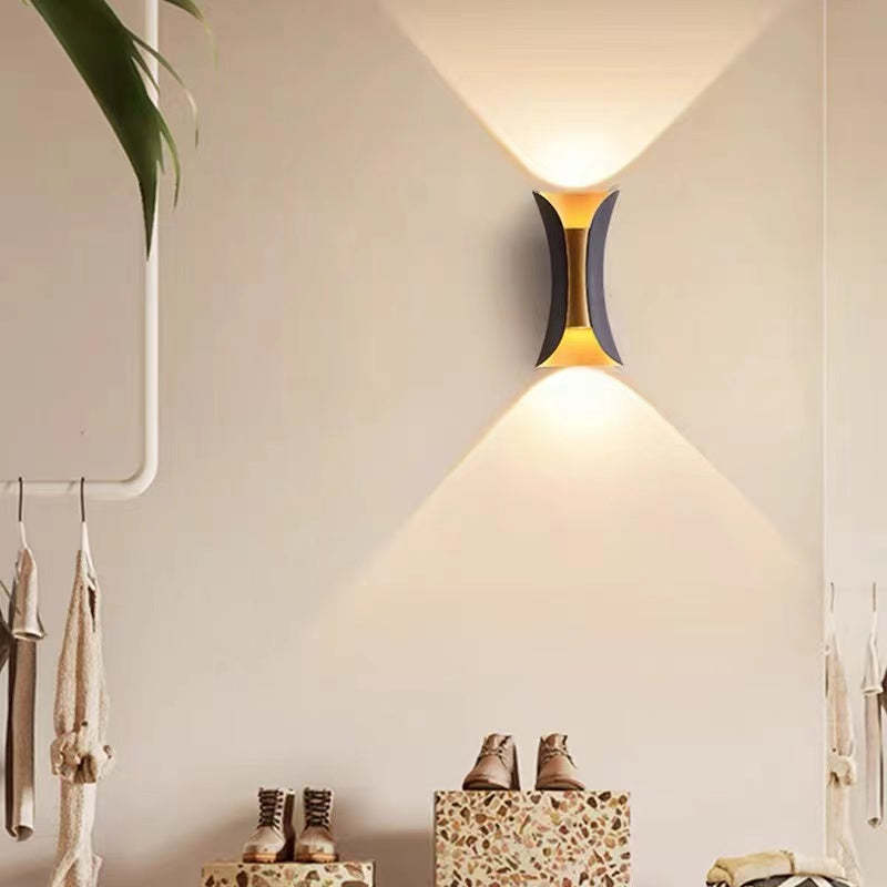 Noxel Curved Outdoor Wall Mounted Led Lamp - Neutralighting