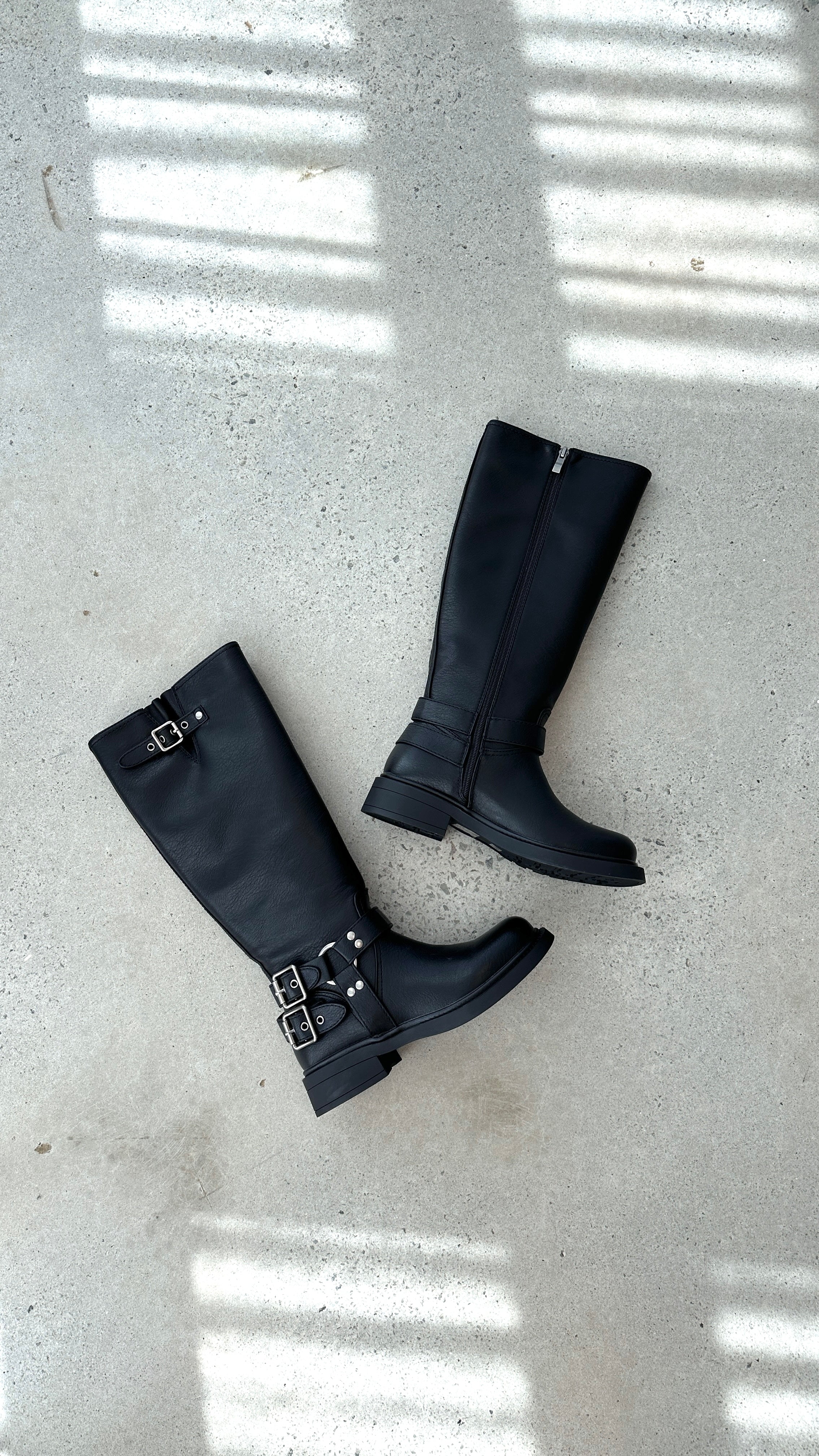 Cool Black Combat Boots - Aris | ventumra
