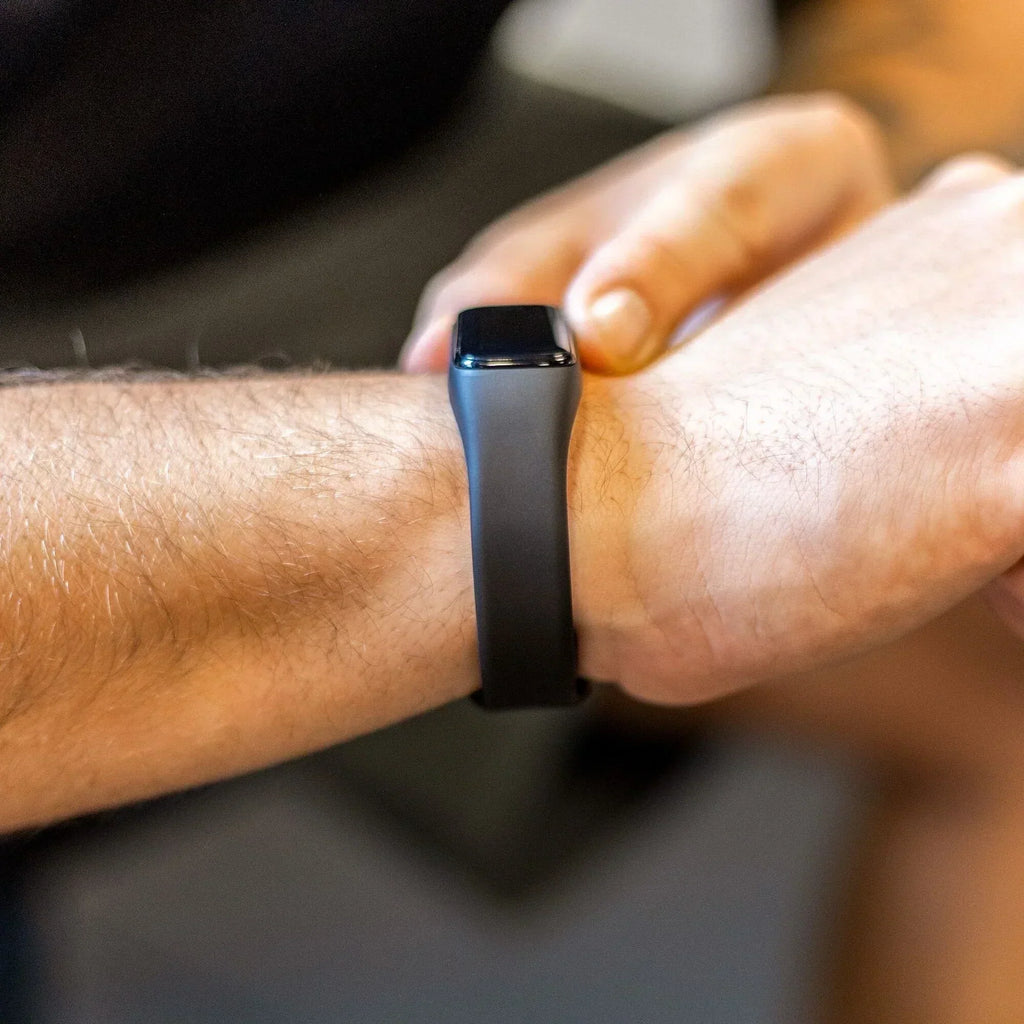 Zamienny pasek z czarnego silikonu do Samsung Galaxy Fit 2 | Ventumra