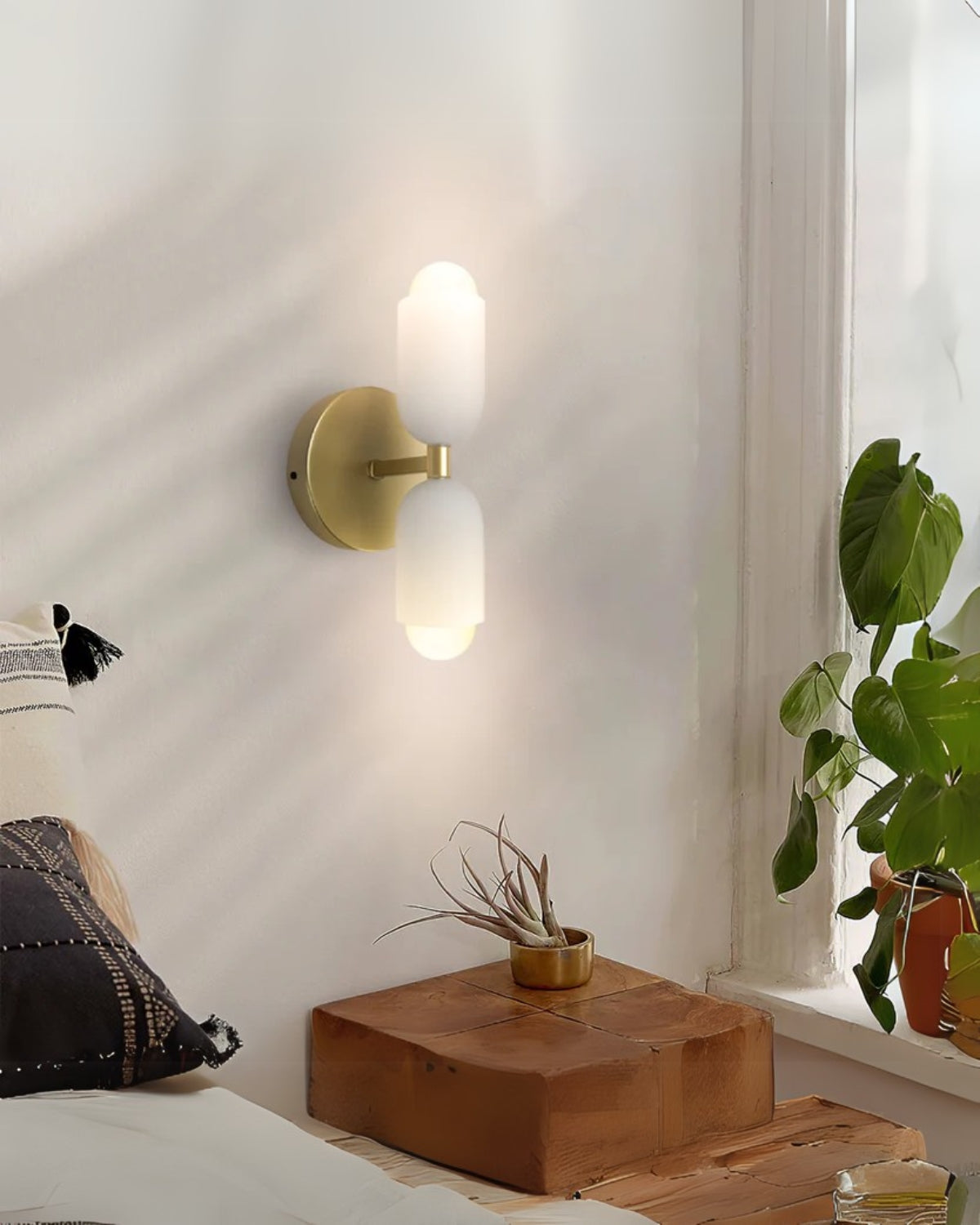 LumiStar Wall Lamp with Star Projection for Ambient Lighting