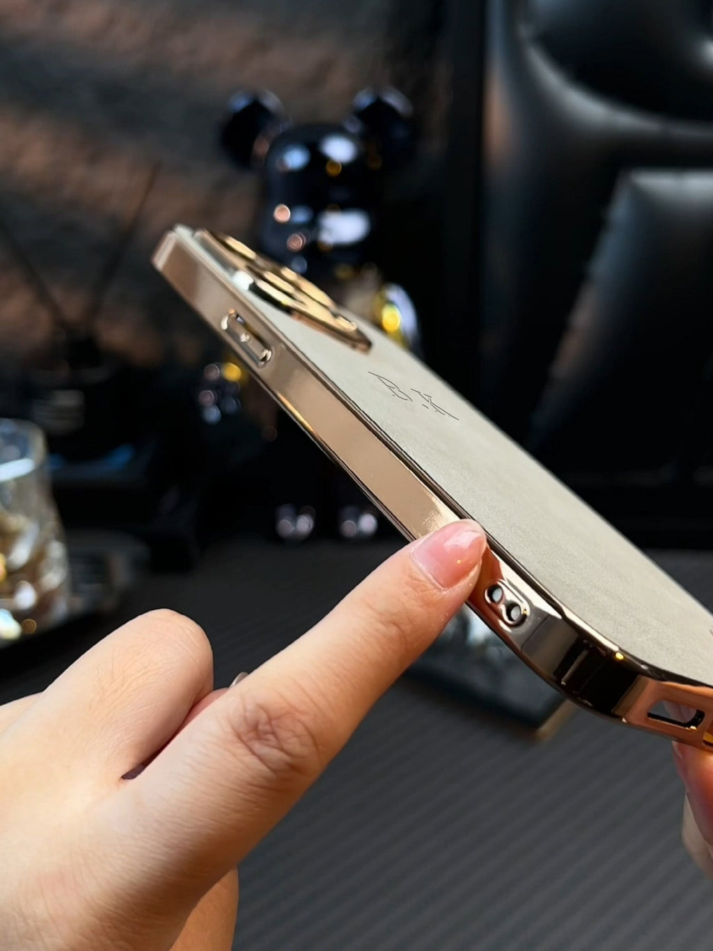 Capa de luxo em pele Luminex para iPhone — estrutura brilhante protetora
