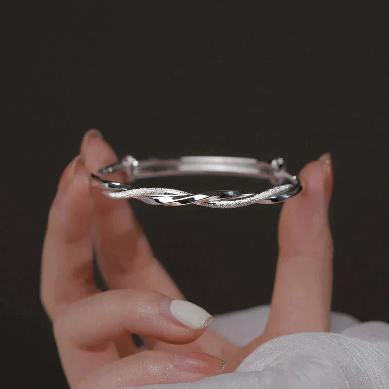 Elegant Twisted Silver Bracelet | ventumra