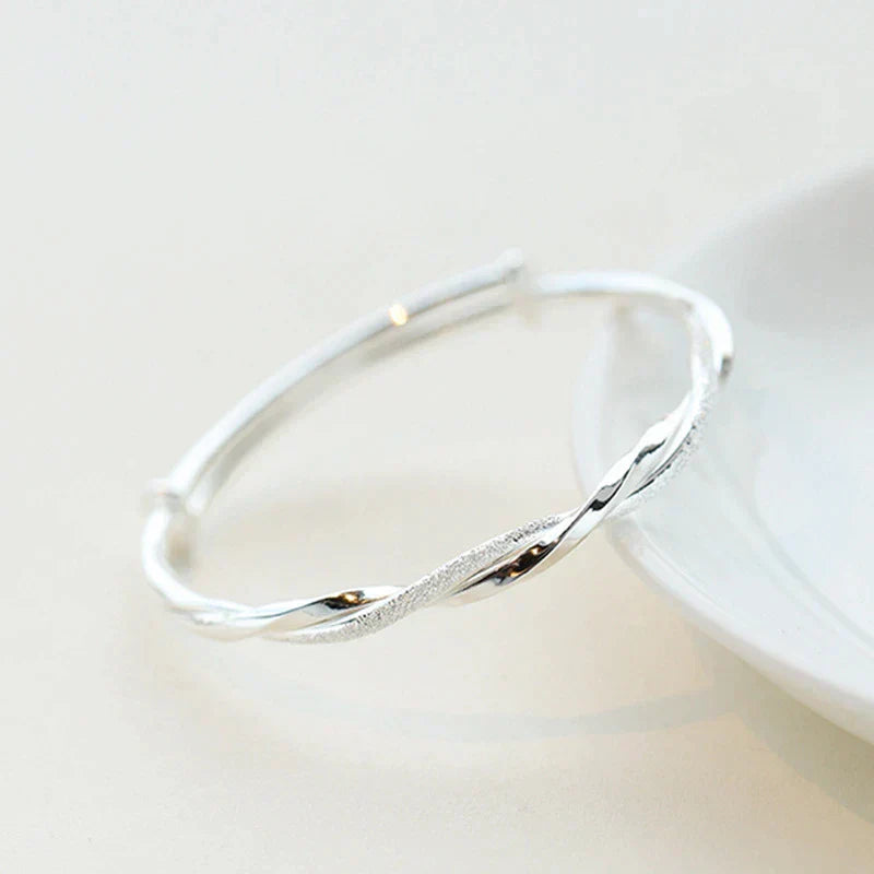 Elegant Twisted Silver Bracelet | ventumra