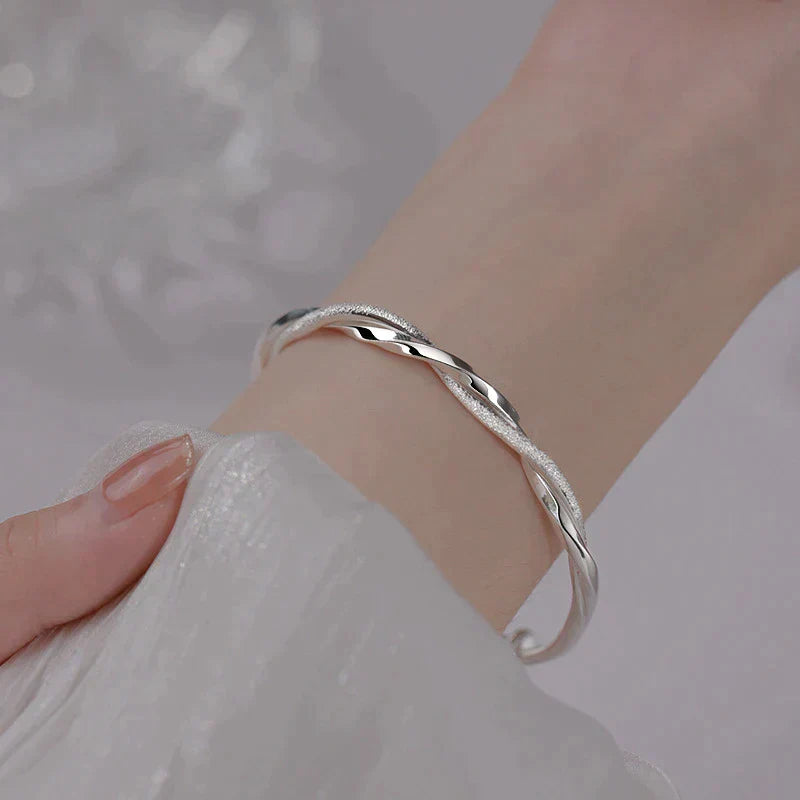 Elegant Twisted Silver Bracelet | ventumra