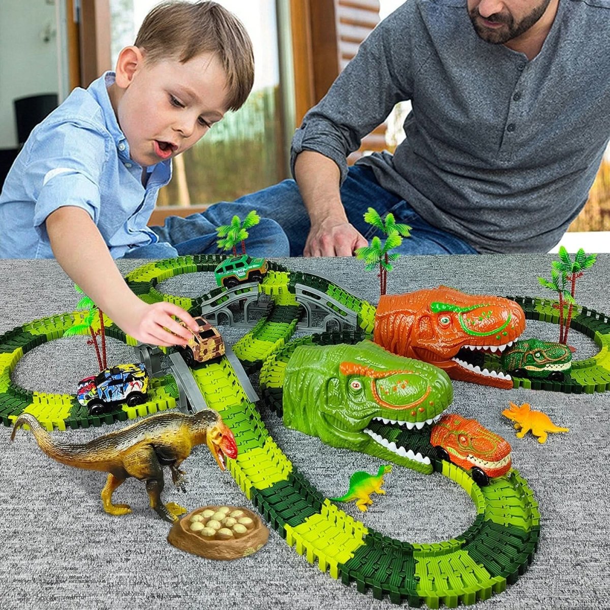 Jurassic-Track-Abenteuer-Interaktives-Dinosaurier-Zugset — Modulare Gleisstücke, schiebebetriebene Lokomotiven, ab 3 Jahren