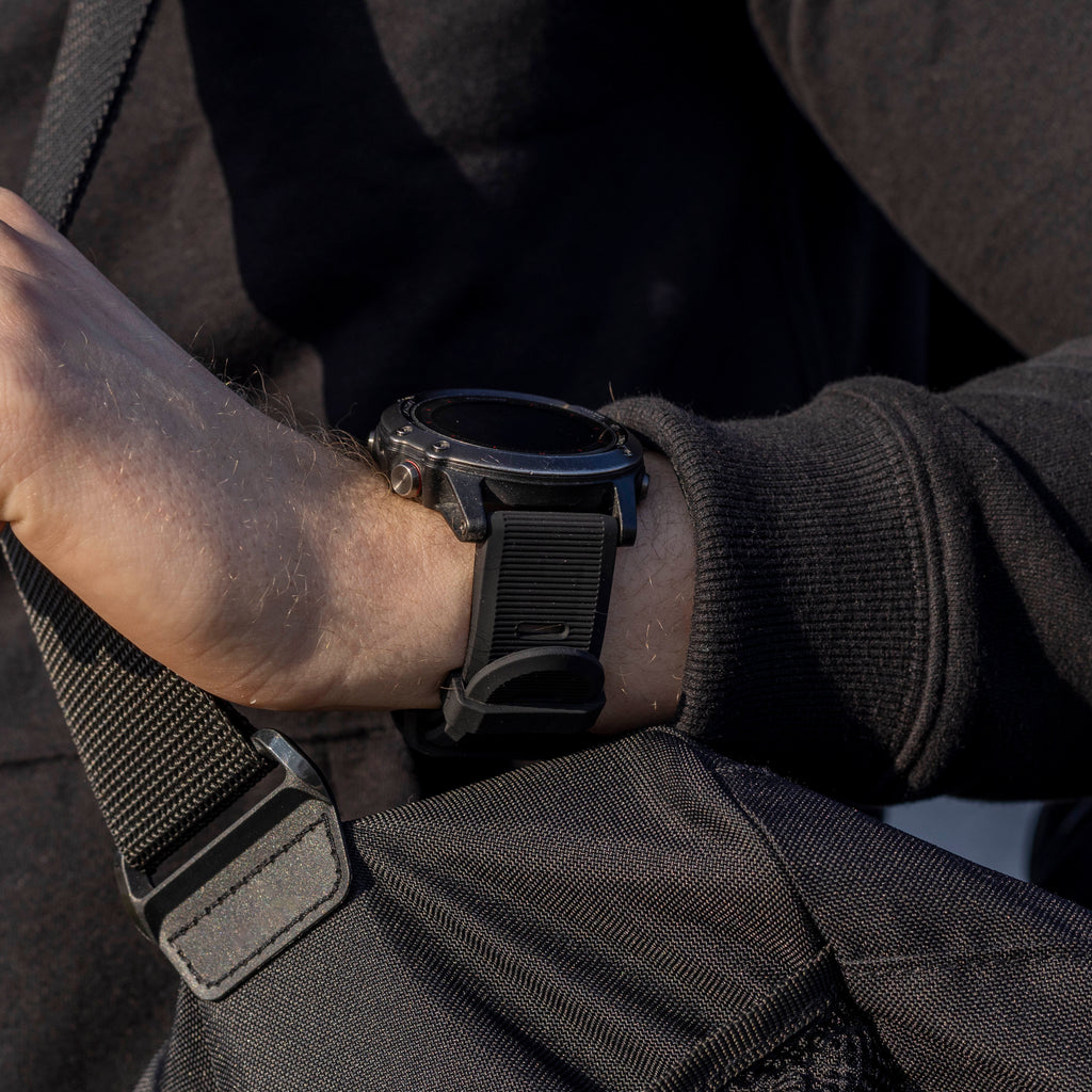 Černý silikonový řemínek k hodinkám pro Garmin Fenix 5 Plus a Fenix 6 Pro | Ventumra