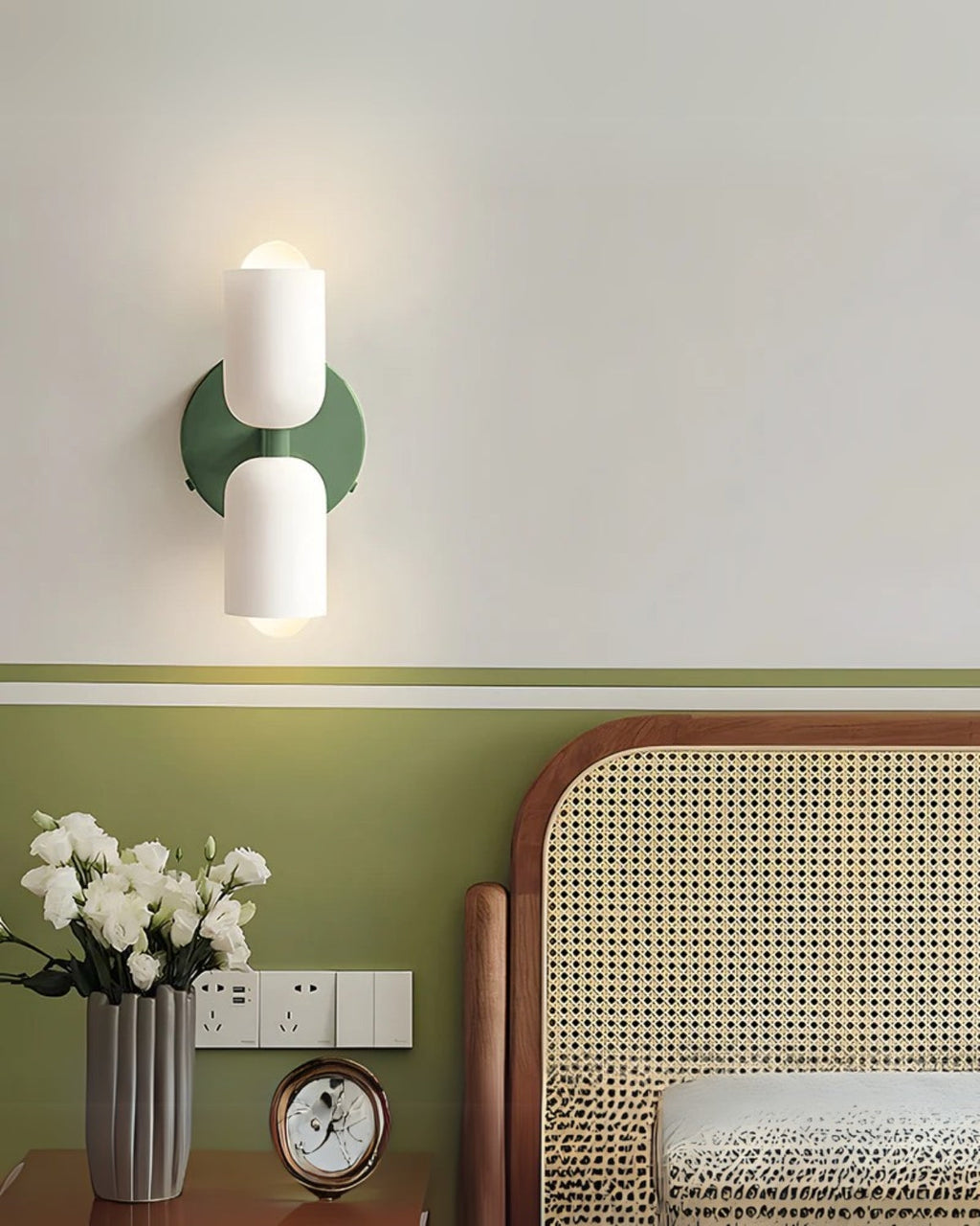 LumiStar Wall Lamp with Star Projection for Ambient Lighting