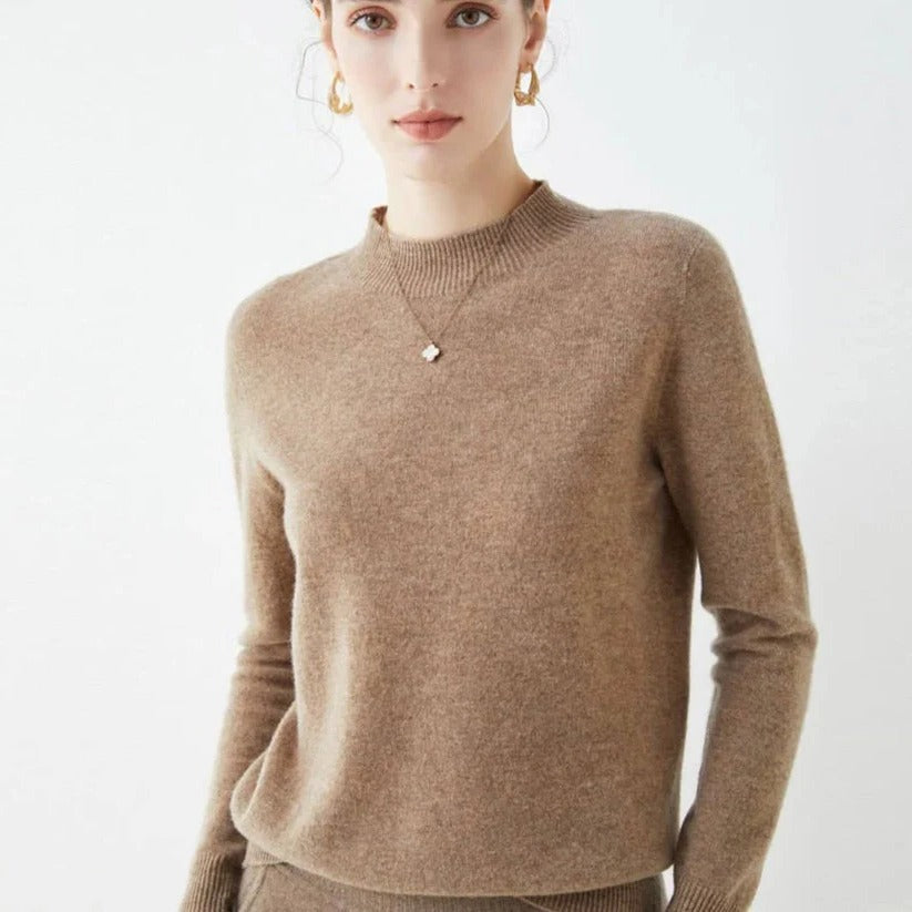 Elegant Cashmere Sweater — Lightweight Comfort for Cold Days