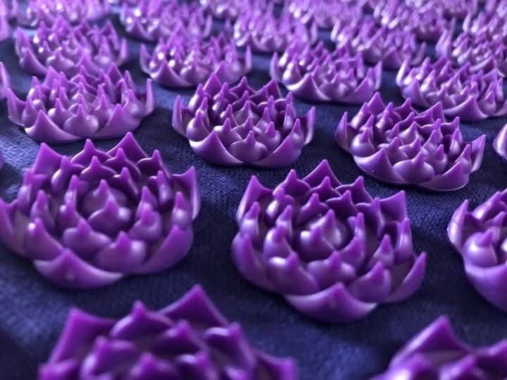 Akupresurní podložka CalmiMat — strukturovaný povrch s hroty