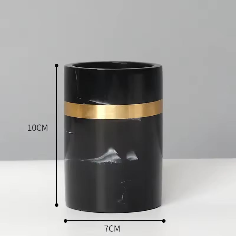 荘厳なブラックマーブルのプレゼンテーショントレー — ポリッシュドゴールドの縁取り、コンパクトなカウンタートップオーガナイザー