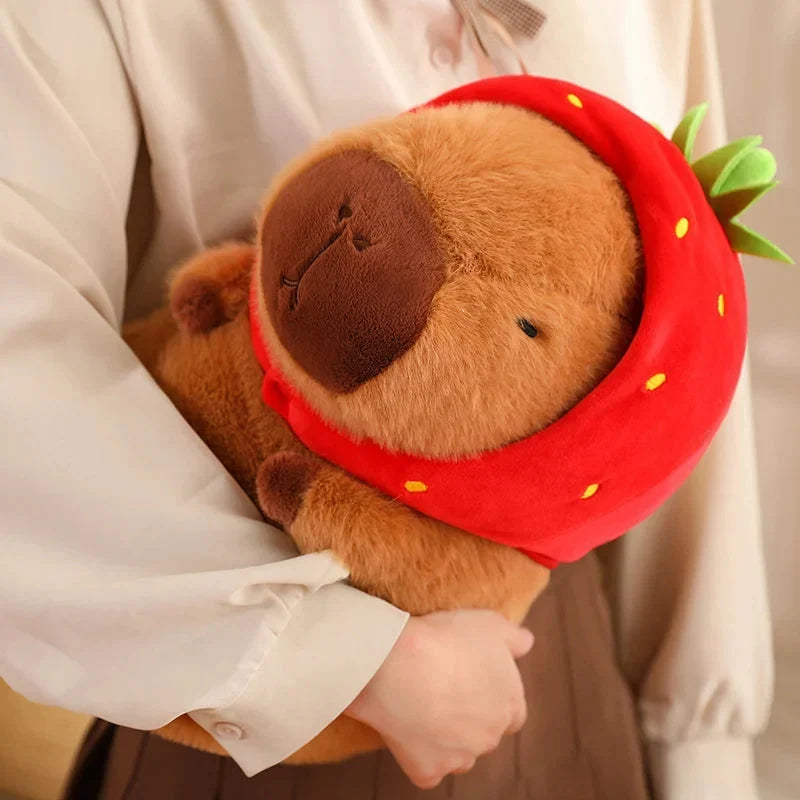 Peluche kawaii di capibara con cappello a forma di fragola | ventumra