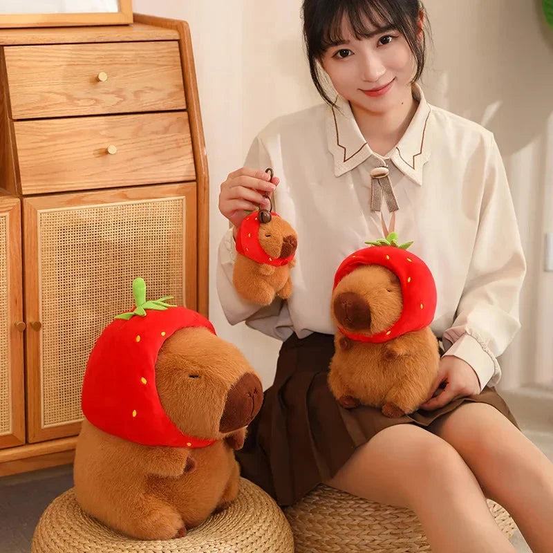 Peluche kawaii di capibara con cappello a forma di fragola | ventumra