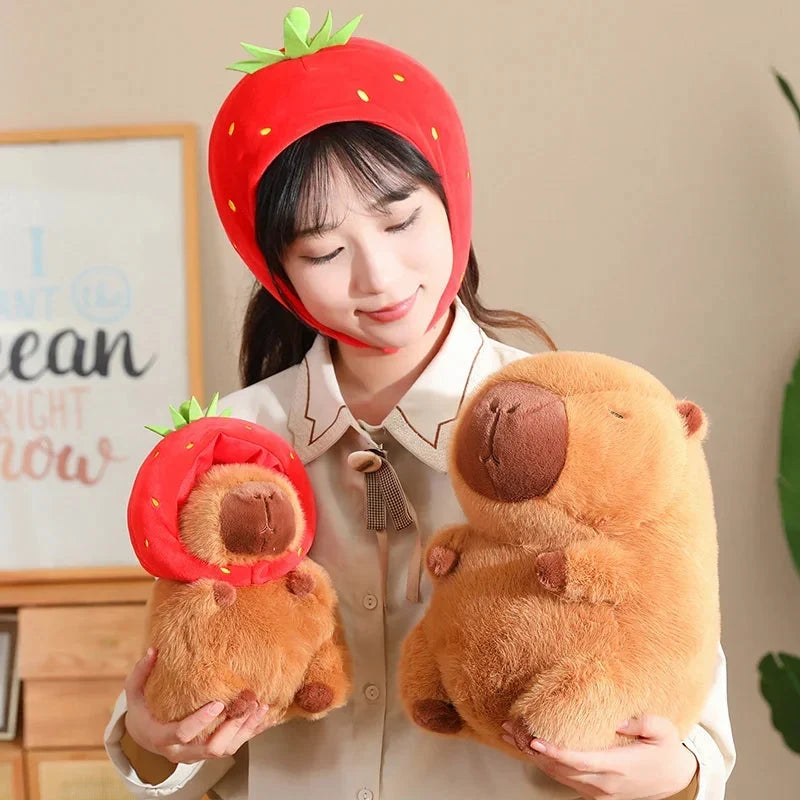 Peluche kawaii di capibara con cappello a forma di fragola | ventumra