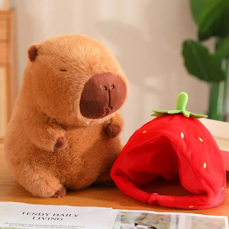 Peluche kawaii di capibara con cappello a forma di fragola | ventumra