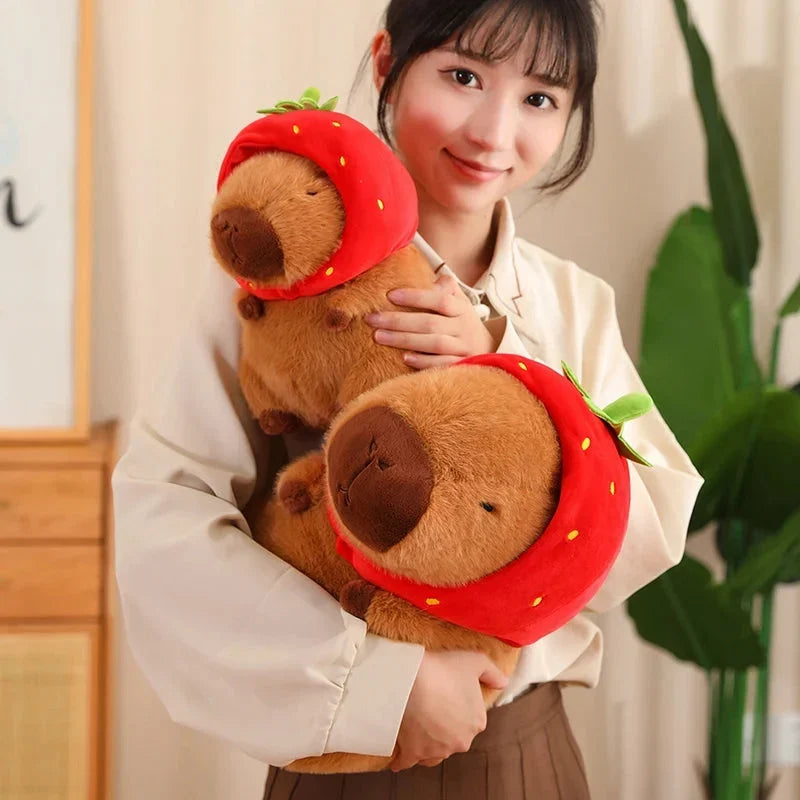 Peluche kawaii di capibara con cappello a forma di fragola | ventumra