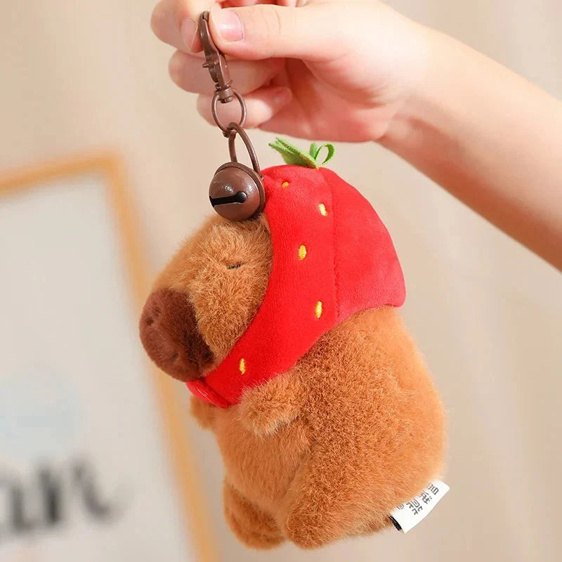 Peluche kawaii di capibara con cappello a forma di fragola | ventumra