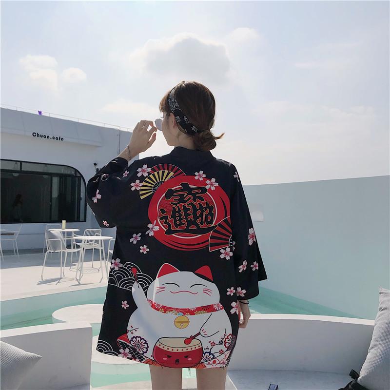 Let japansk Maneki-neko-kimono-top i let materiale | ventumra