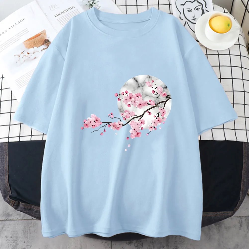 Baumwoll-T-Shirt mit Sakura-Kirschblüten und Vollmond | ventumra