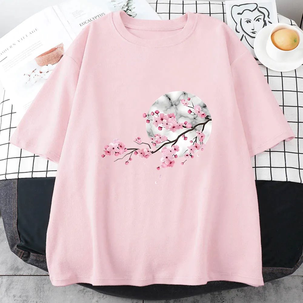 Baumwoll-T-Shirt mit Sakura-Kirschblüten und Vollmond | ventumra