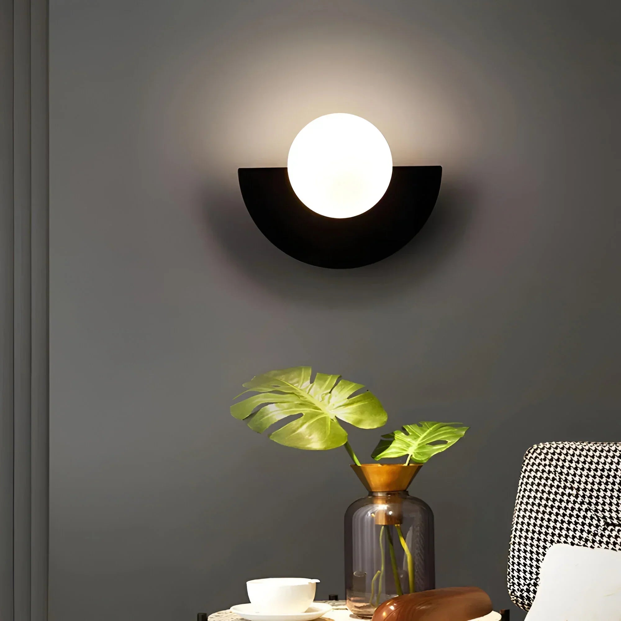 LumiGlow – Modern Half-Circle Wall Sconce | ventumra