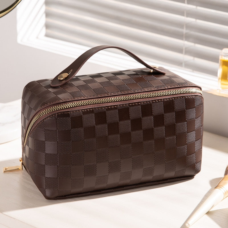 Women's Chic Checked Travel Toiletry Bag | ventumra