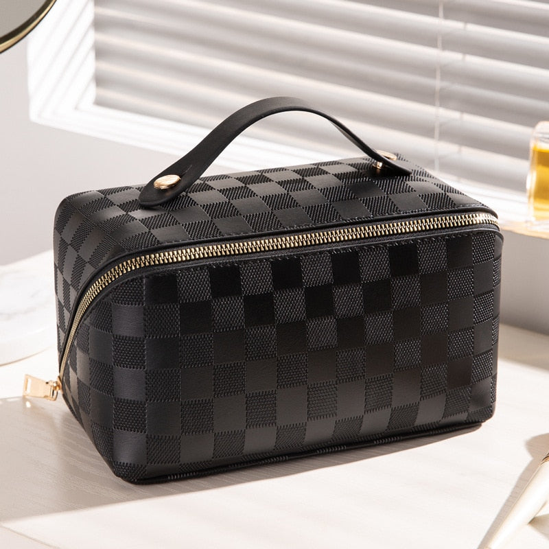 Women's Chic Checked Travel Toiletry Bag | ventumra
