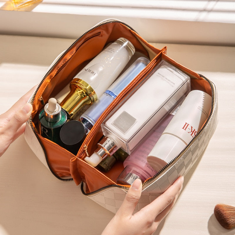 Women's Chic Checked Travel Toiletry Bag | ventumra