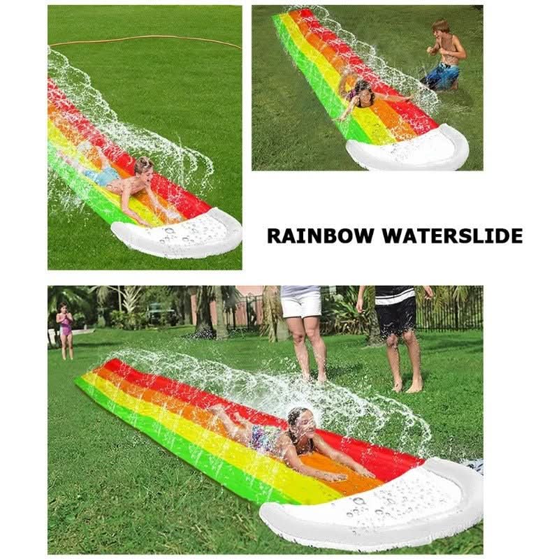 AquaSprint Glide trailová vodní skluzavka — design pro snadné srolování, připojení k vodovodnímu kohoutku, mlžicí pás