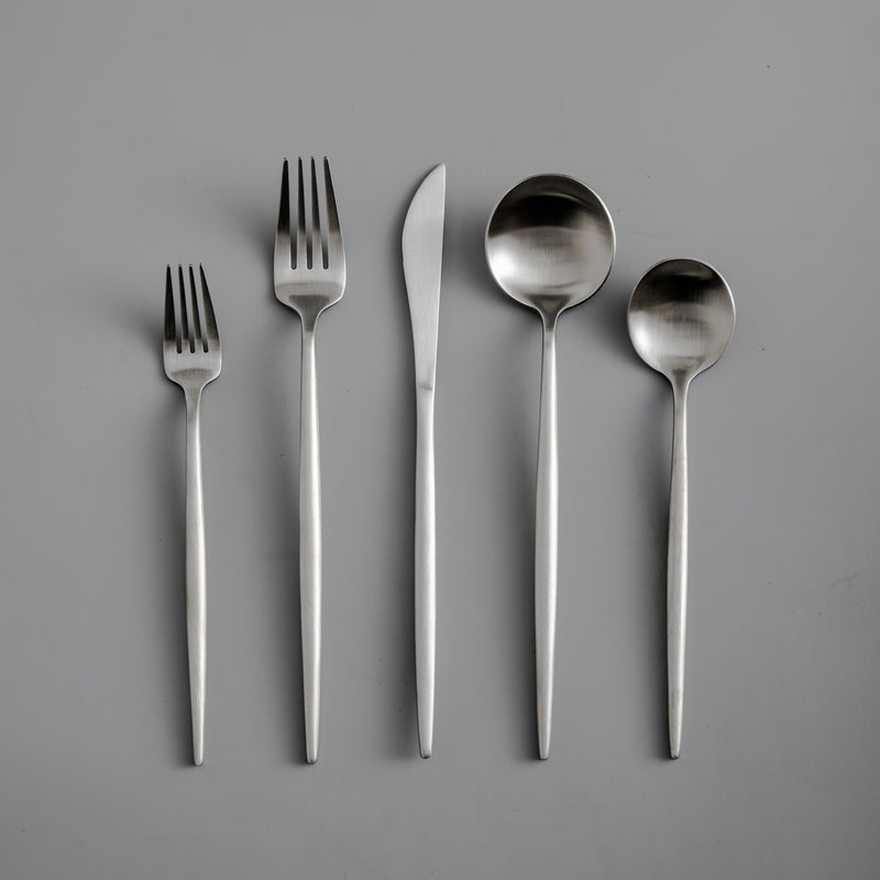 Elegant Flatware Set - Modern Dining Essentials | ventumra