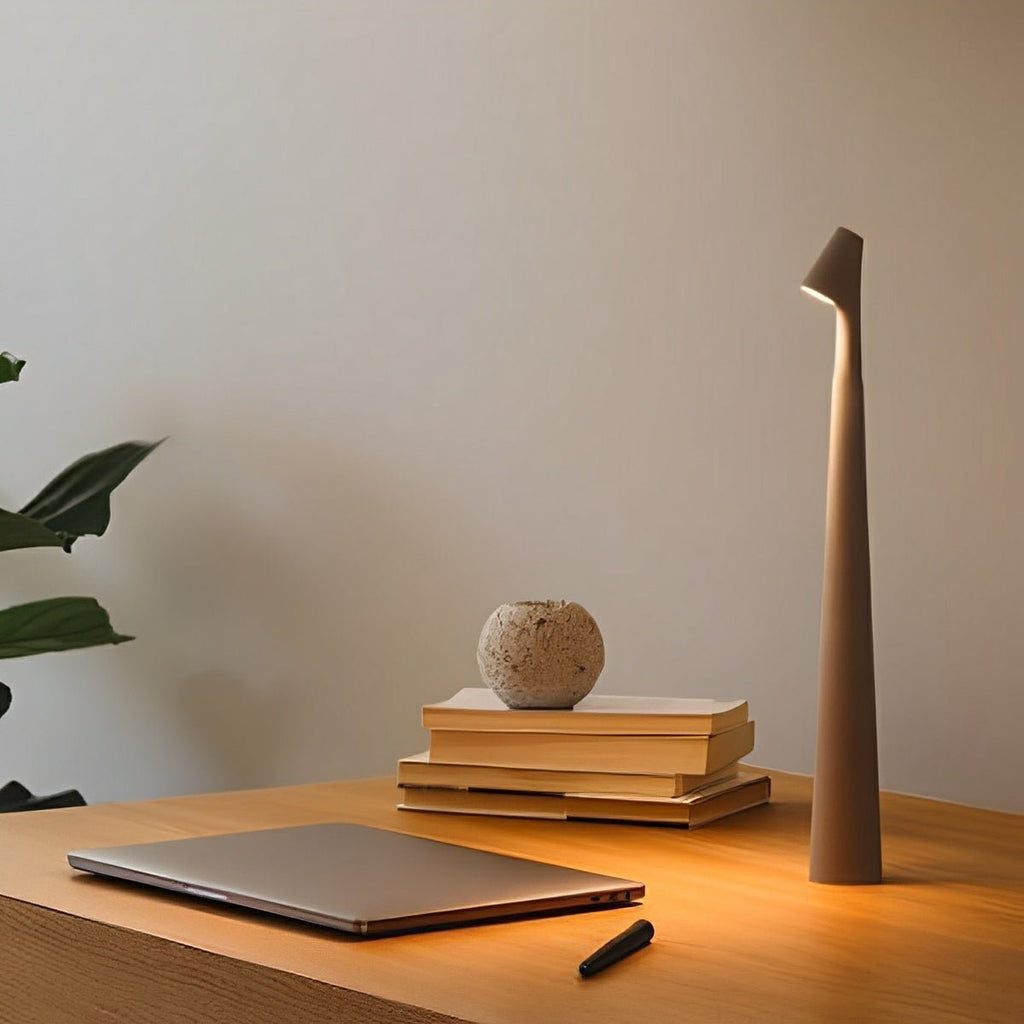 Lampe de table conique à tige inclinée | Ventumra