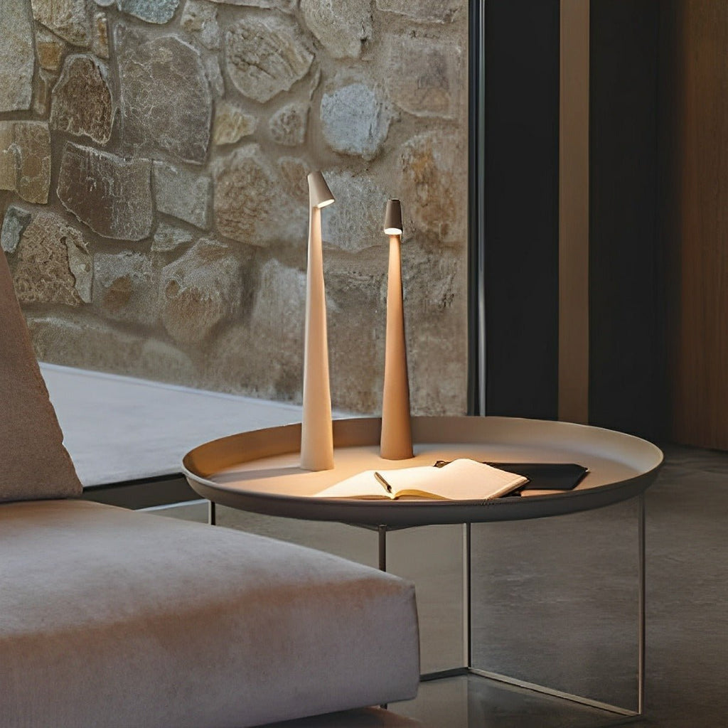 Lampe de table conique à tige inclinée | Ventumra