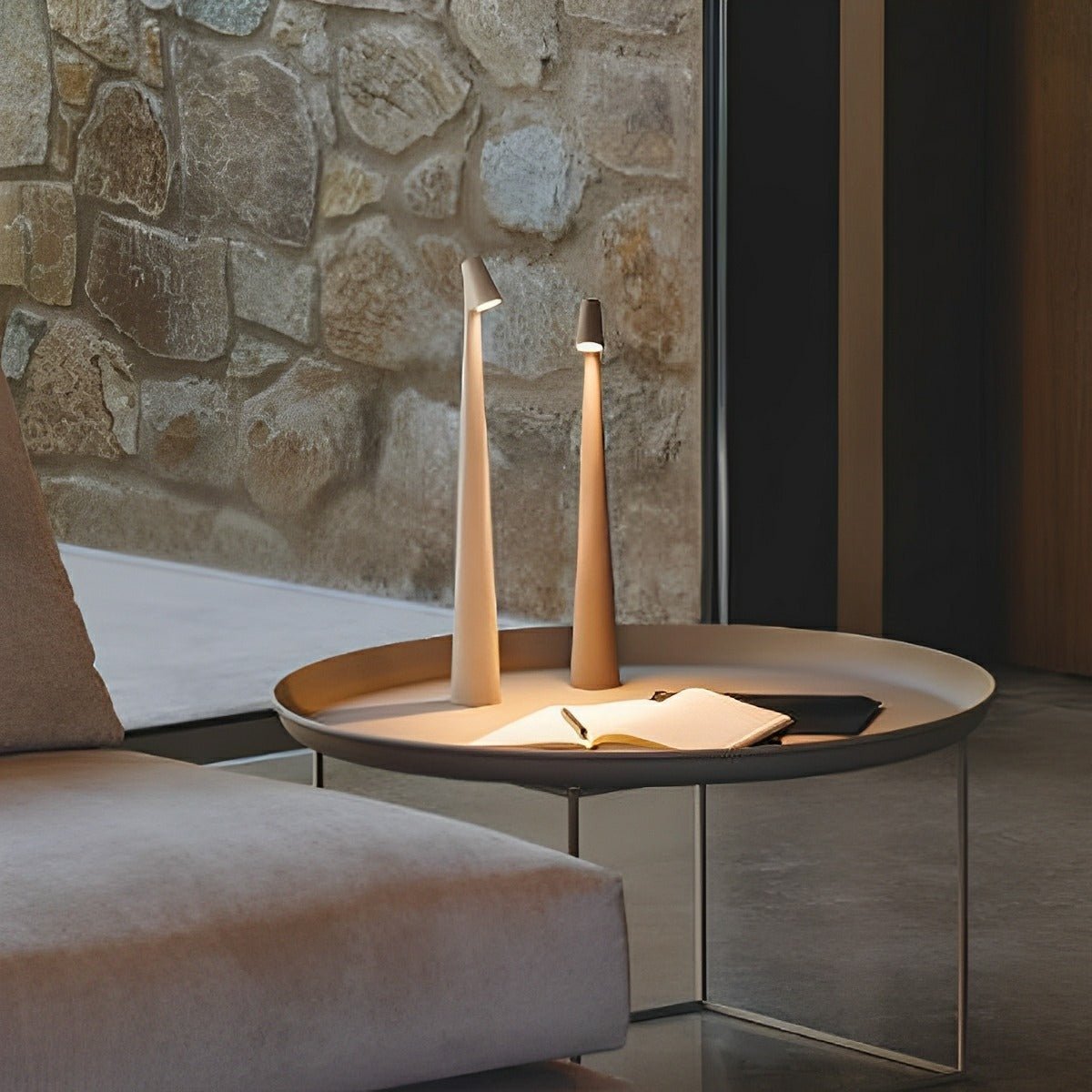 Lampe de table conique à tige inclinée | Ventumra