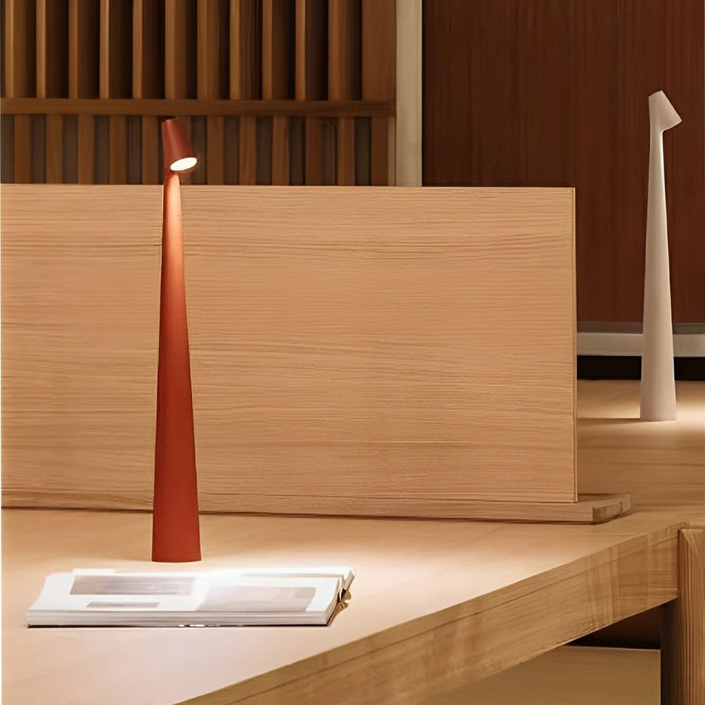 Lampe de table conique à tige inclinée | Ventumra