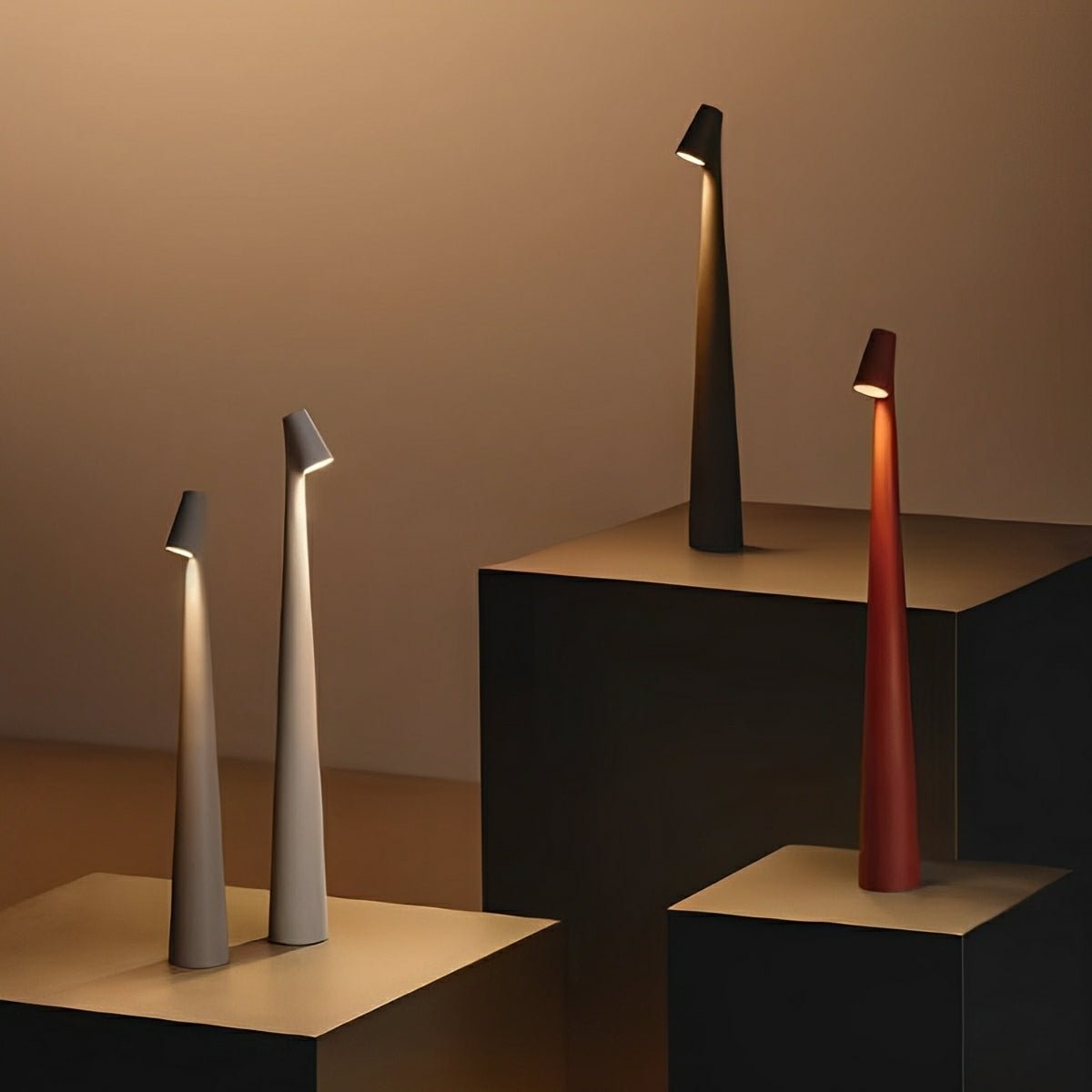 Lampe de table conique à tige inclinée | Ventumra